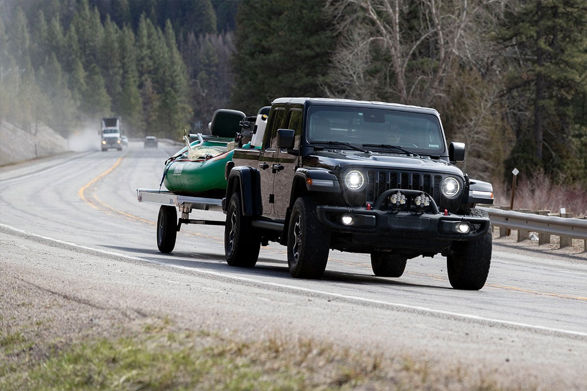 Jeep towing an ALCOM aluminum raft trailer 