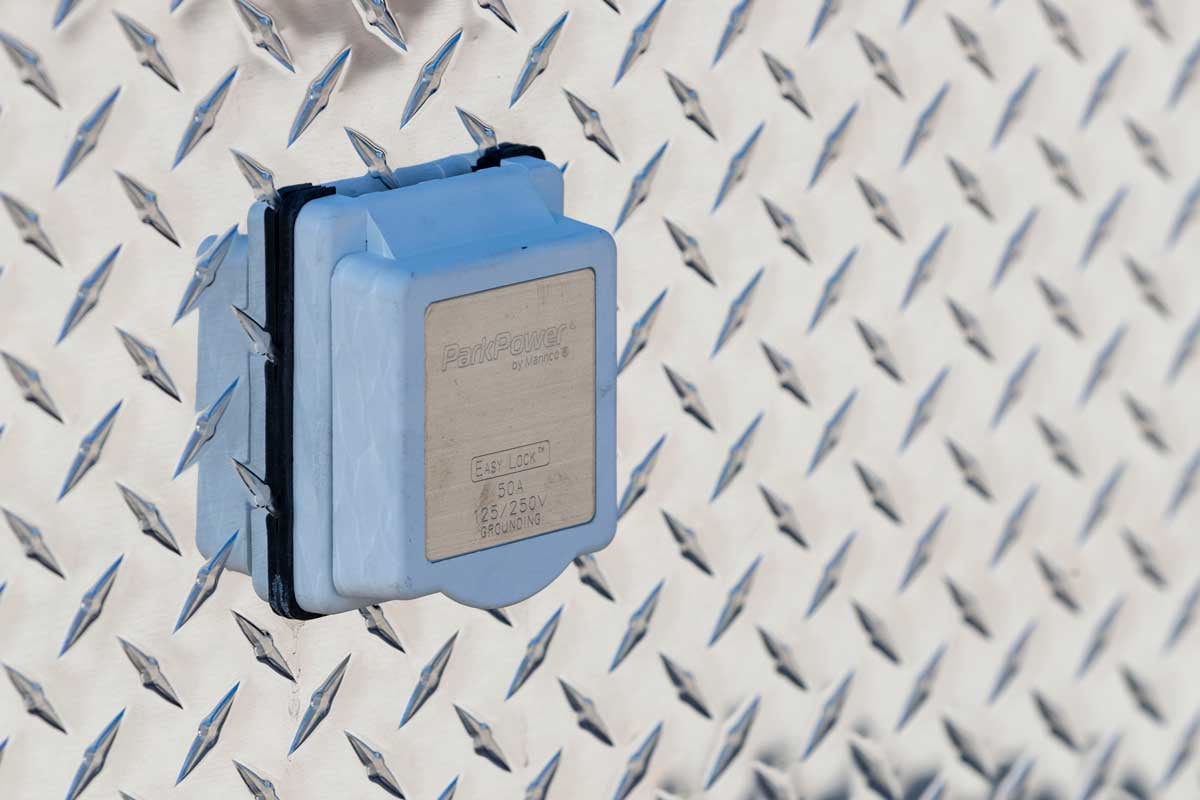 Power package with 50A motorbase plug