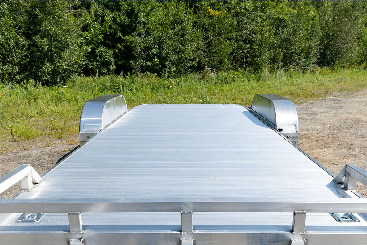 Open ALCOM trailer with extruded aluminum decking