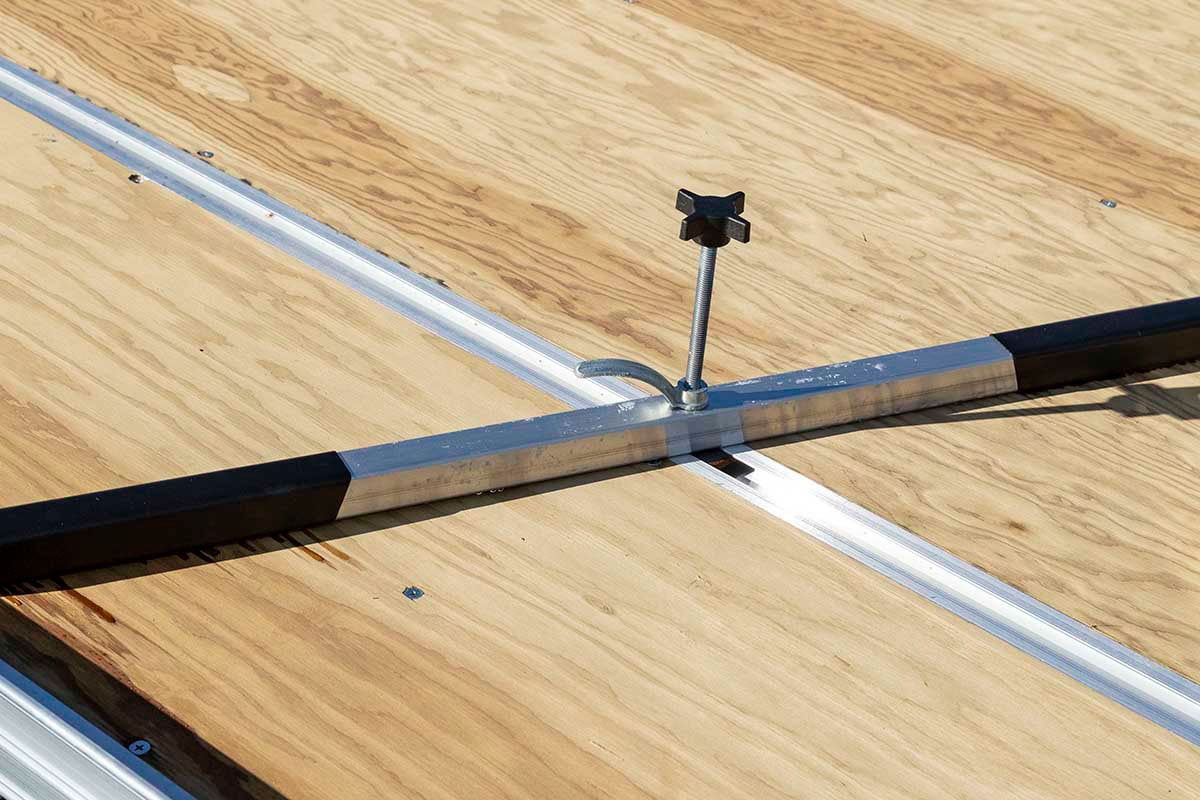 ALCOM_ski-tie-down-bar-with-slide-track