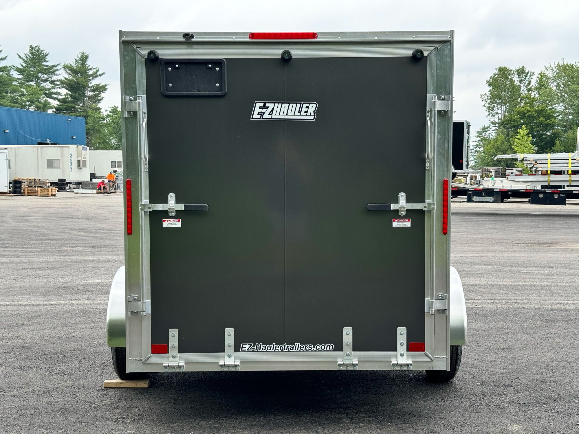 XLT-Series-Cargo-6-Wide_Acc_Rear-Ramp-Door-With-Aluminum-Hardware-1