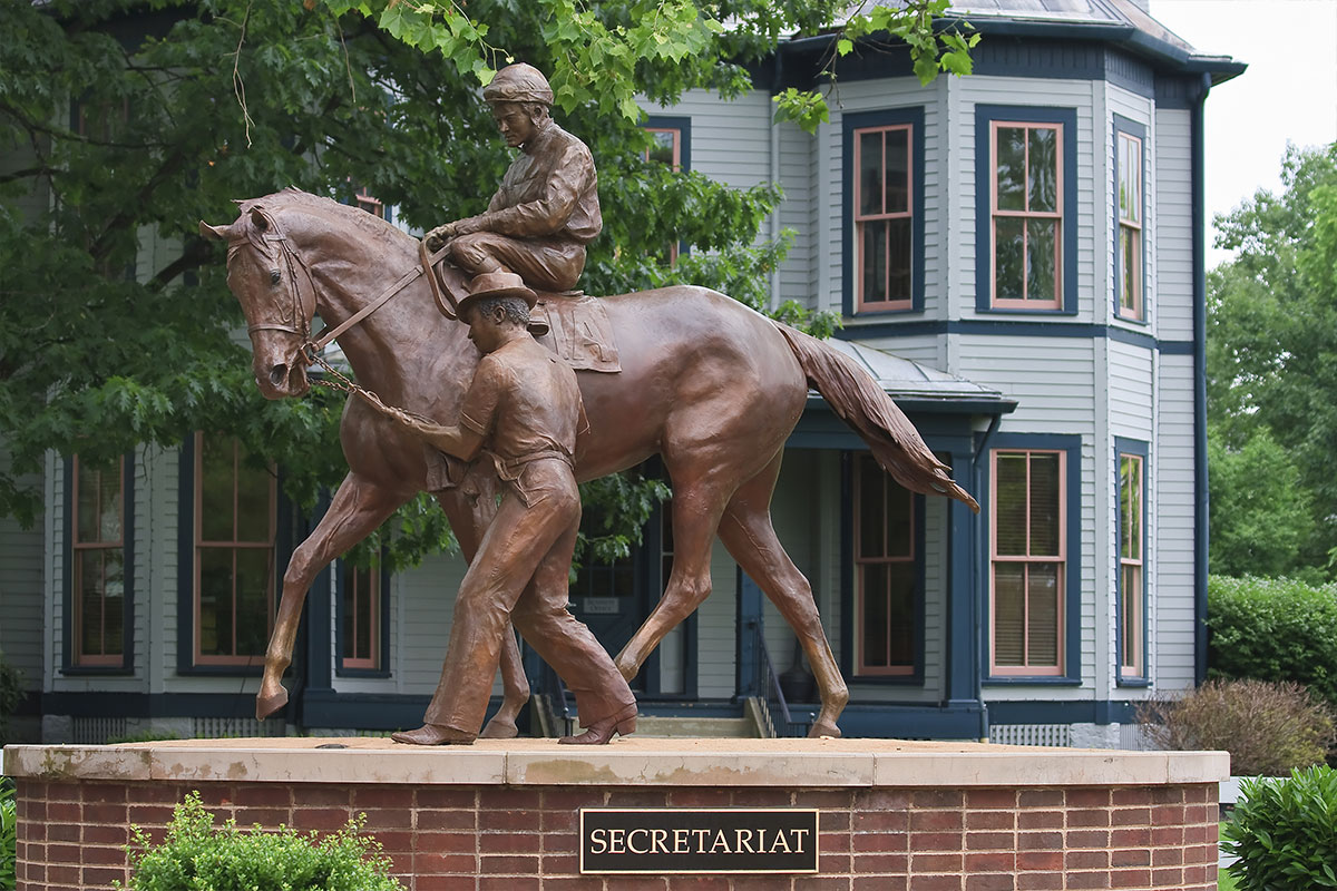 Statue of Triple Crown horse race winner Secretariat in Kentucky
